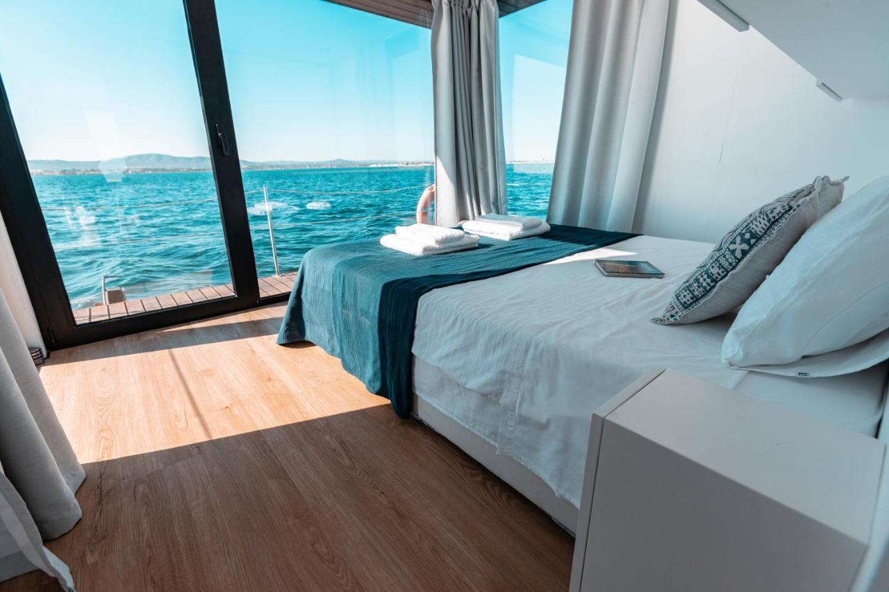 Barco Casa Hotel na wodzie Fuseta